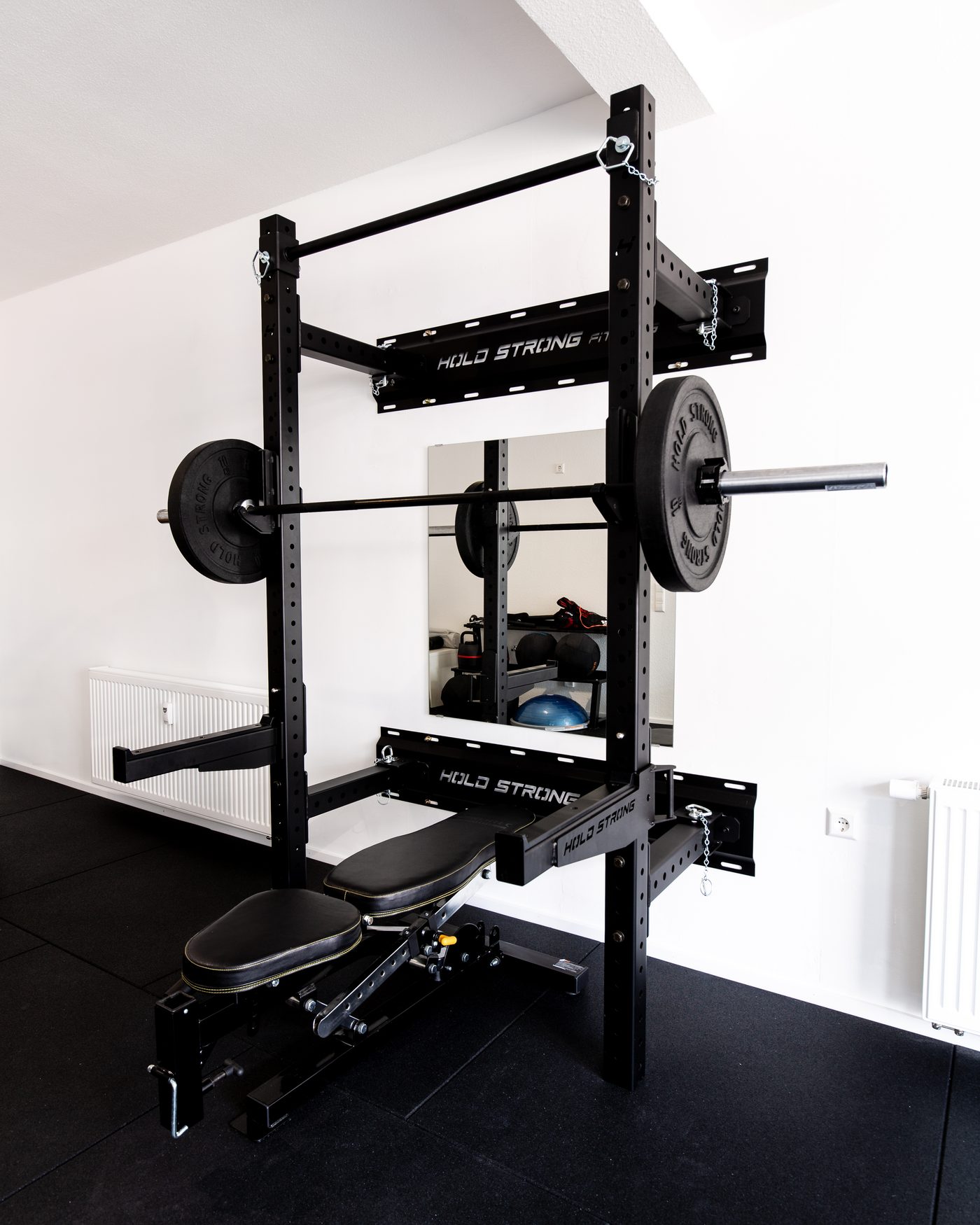 Trainingsrack mit Bank in der Personal Training Lounge Pforzheim